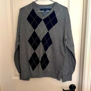 Men’s gray navy argyle V-neck sweater